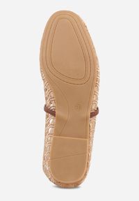 Renee - Beżowe Balerinki Mary Jane z Ażurową Cholewką Imitującą Plecionkę Timina. Zapięcie: bez zapięcia. Kolor: brązowy. Szerokość cholewki: normalna. Wzór: ażurowy. Sezon: wiosna. Styl: boho #2