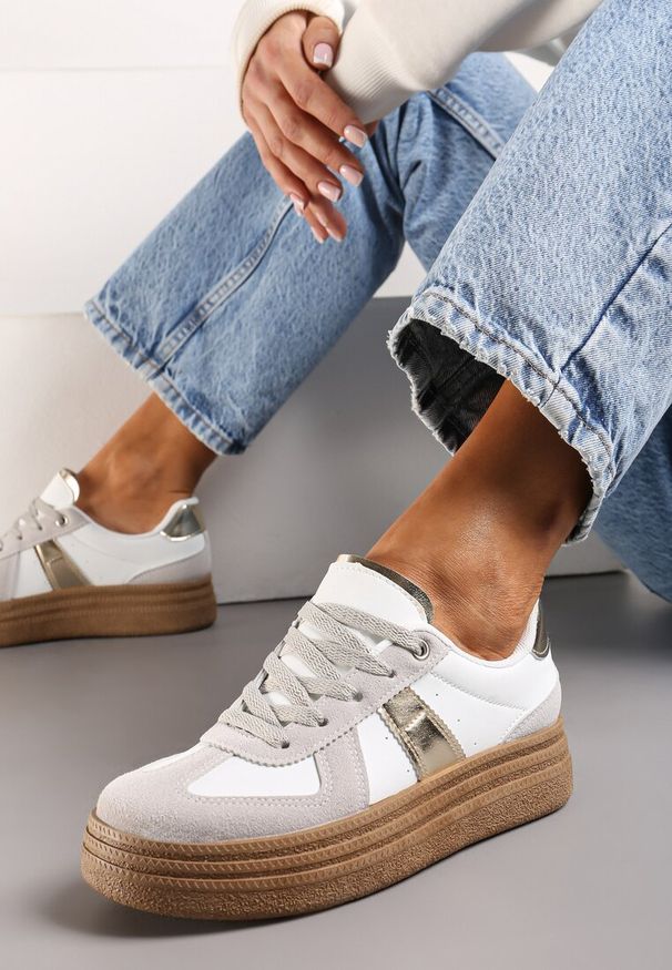 Born2be - Szaro-Białe Sneakersy na Niskiej Platformie z Materiałowymi Wstawkami Xeonbia. Kolor: biały. Materiał: materiał. Obcas: na platformie