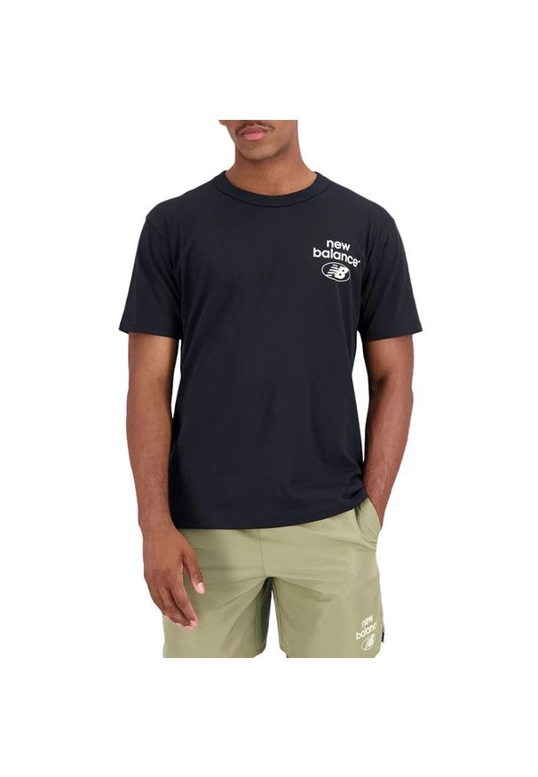 Koszulka New Balance MT31518BK - czarna. Kolor: czarny. Materiał: bawełna, tkanina, skóra. Długość rękawa: krótki rękaw. Długość: krótkie