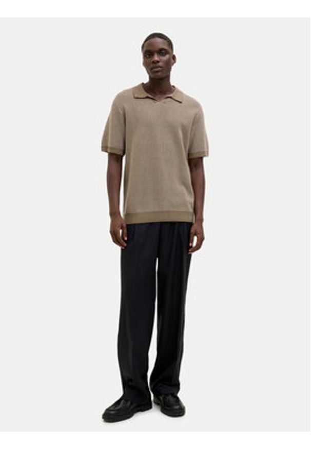 Jack & Jones Polo Ceaston 12273012 Beżowy Regular Fit. Typ kołnierza: polo. Kolor: beżowy. Materiał: bawełna