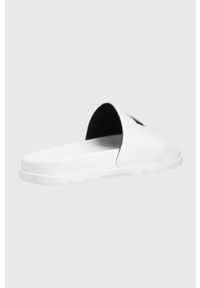 Karl Lagerfeld klapki KONDO TRED KL80975.V11 damskie kolor biały. Nosek buta: okrągły. Kolor: biały. Materiał: guma. Obcas: na obcasie. Wysokość obcasa: niski #3