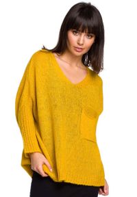 MOE - Miodowy Asymetryczny Oversizowy Sweter z Kieszonką. Kolor: pomarańczowy. Materiał: wełna, poliester