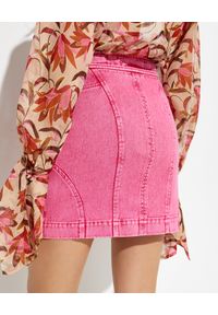 ACLER AUSTRALIA - Różowa spódnica mini z jeansu Florence. Stan: podwyższony. Kolor: różowy, wielokolorowy, fioletowy. Materiał: jeans. Sezon: lato #5