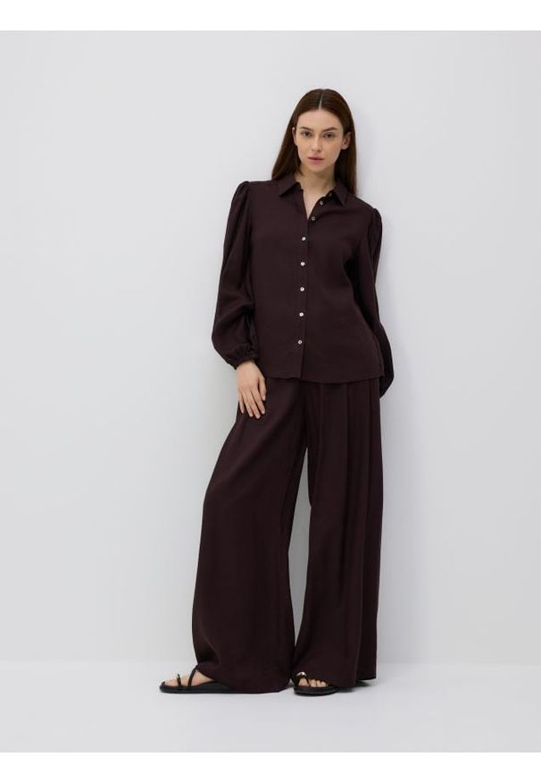 Reserved - Koszula z dodatkiem lnu - ciemnobrązowy. Kolor: brązowy. Materiał: len