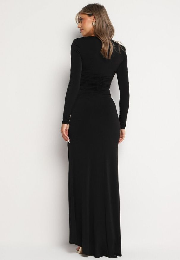 Born2be - Czarna Koktajlowa Dopasowana Sukienka z Usztywnianymi Ramionami i Rozcięciem z Boku Orailia. Okazja: na imprezę. Kolor: czarny. Długość rękawa: długi rękaw. Typ sukienki: dopasowane. Styl: wizytowy