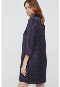 Sisley sukienka kolor fioletowy mini prosta. Okazja: na co dzień. Kolor: fioletowy. Materiał: tkanina. Typ sukienki: proste. Styl: casual. Długość: mini #4