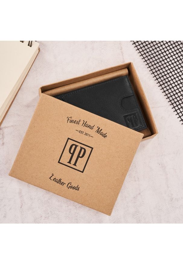 Portfel skórzany PAOLO PERUZZI T-46-BL czarny. Kolor: czarny. Materiał: skóra