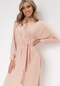 Born2be - Różowa Koszulowa Sukienka Trapezowa z Wiązaniem Renner. Kolor: różowy. Materiał: materiał. Długość rękawa: długi rękaw. Typ sukienki: trapezowe, koszulowe #5