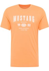 Mustang - MUSTANG AUSTIN MĘSKI T-SHIRT KOSZULKA NADRUK TANGERINE 1014938 7036. Wzór: nadruk