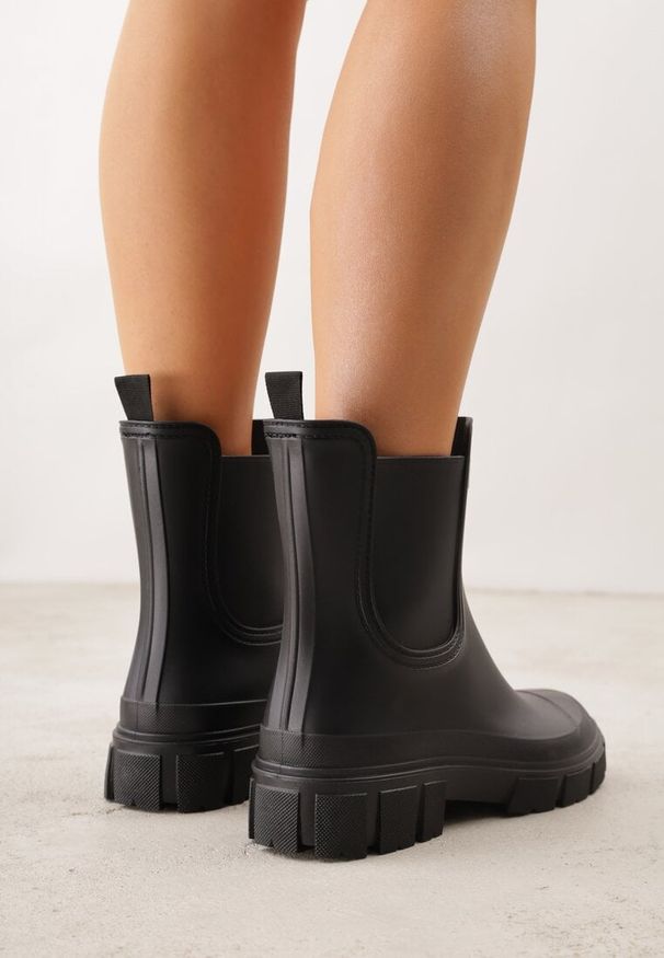 Renee - Czarne Kalosze Typu Sztyblety z Antypoślizgową Podeszwą Volenne. Kolor: czarny. Materiał: jeans. Styl: klasyczny