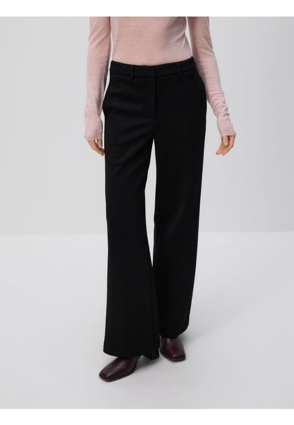 Reserved - Luźne spodnie z wiskozą - czarny. Kolor: czarny. Materiał: wiskoza