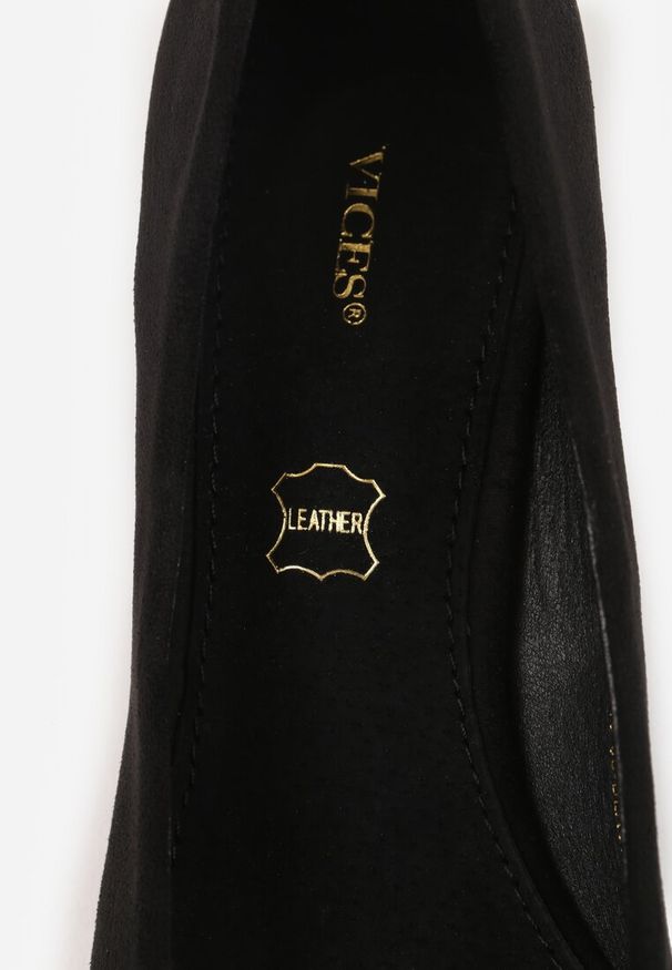 Renee - Czarne Czółenka na Słupku ze Skórzaną Wkładką Savirae. Okazja: na co dzień. Kolor: czarny. Materiał: skóra. Obcas: na słupku. Styl: elegancki, klasyczny, casual. Wysokość obcasa: niski