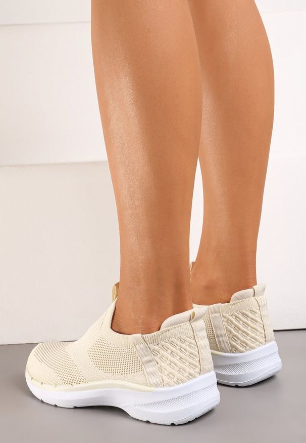 Born2be - Beżowe Wsuwane Buty Sportowe z Elastyczną Cholewką Delillahe. Zapięcie: bez zapięcia. Kolor: beżowy. Materiał: materiał. Szerokość cholewki: normalna