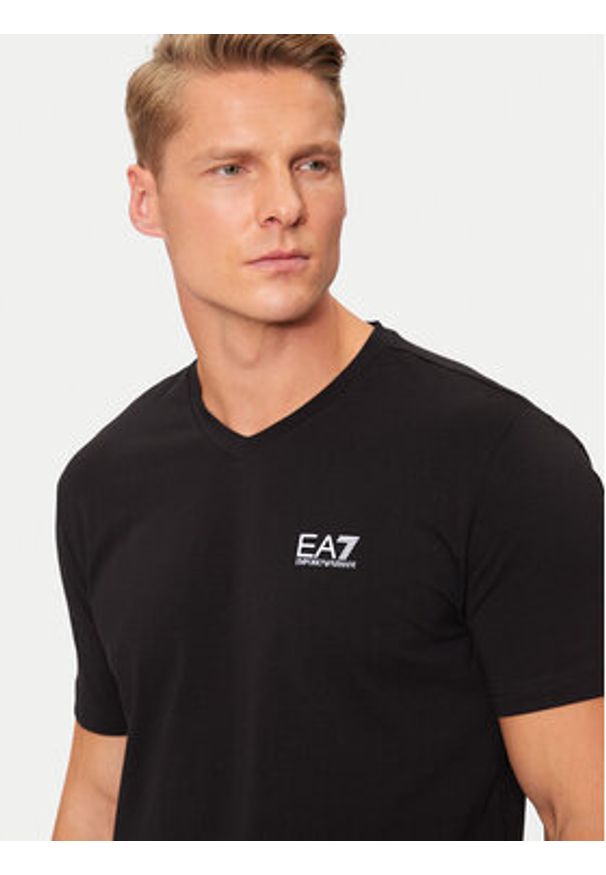 EA7 Emporio Armani T-Shirt 8NPT27 PJVQZ 1200 Czarny Regular Fit. Kolor: czarny. Materiał: bawełna