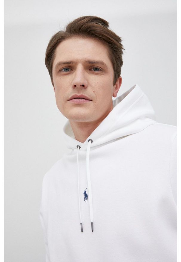 Polo Ralph Lauren bluza męska kolor biały z kapturem gładka. Okazja: na co dzień. Typ kołnierza: polo, kaptur. Kolor: biały. Materiał: dzianina. Wzór: gładki. Styl: casual