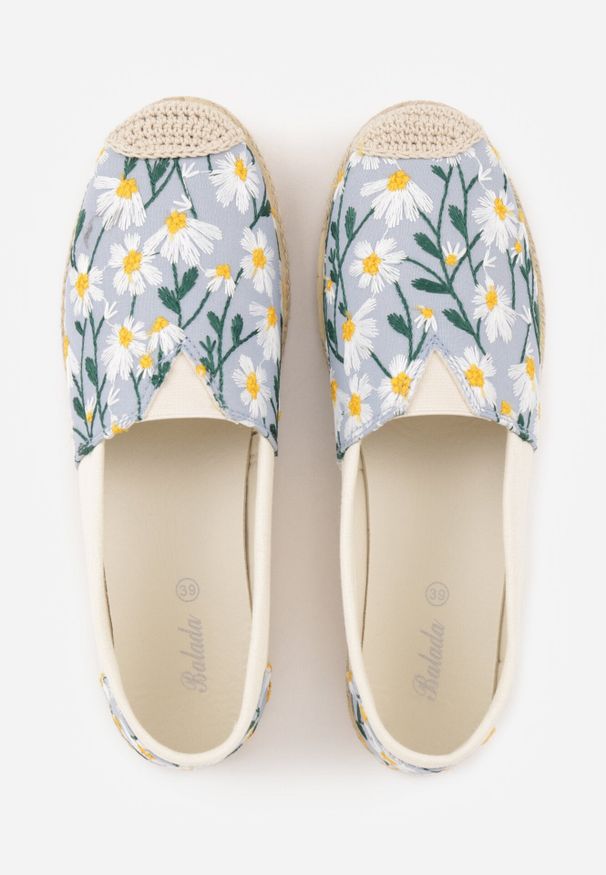 Born2be - Niebieskie Espadryle z Plecionką i Kwiatowym Haftem Alenara. Okazja: na spacer, na co dzień. Kolor: niebieski. Materiał: jeans. Wzór: haft, kwiaty. Sezon: lato. Styl: elegancki, casual