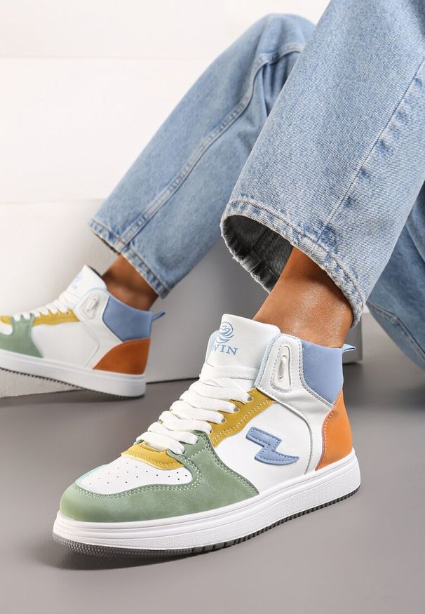 Renee - Biało-Zielone Sneakersy Aura. Okazja: na co dzień. Kolor: biały. Materiał: jeans