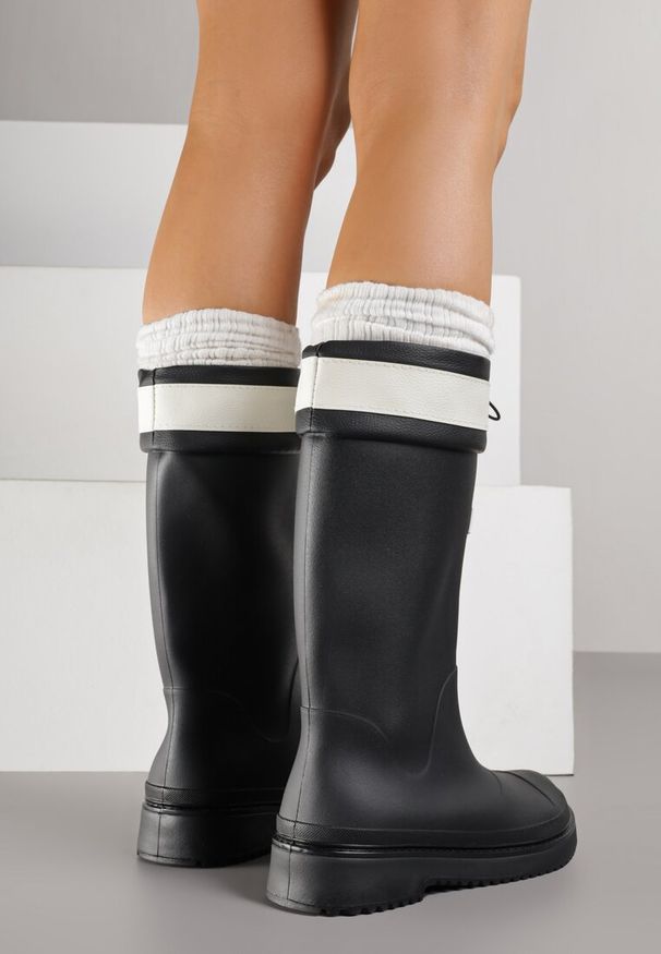 Born2be - Czarne Kalosze ze Ściąganą Cholewką i Napisem Oveslia. Okazja: na co dzień. Kolor: czarny. Materiał: jeans. Szerokość cholewki: normalna. Wzór: napisy. Sezon: wiosna. Styl: klasyczny, casual