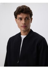 Reserved - Bluza bomberka - czarny. Kolor: czarny. Materiał: dzianina, bawełna #1