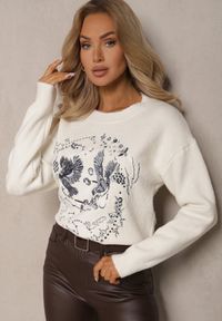 Renee - Jasnobeżowy Sweter Ozdobiony Haftowanym Wzorem w Ptaki Inarielle. Okazja: na co dzień. Kolor: beżowy. Długość rękawa: długi rękaw. Długość: długie. Wzór: aplikacja, haft. Styl: klasyczny, casual