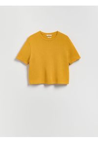 Reserved - Dzianinowy t-shirt z bawełną - żółty. Kolor: żółty. Materiał: bawełna, dzianina