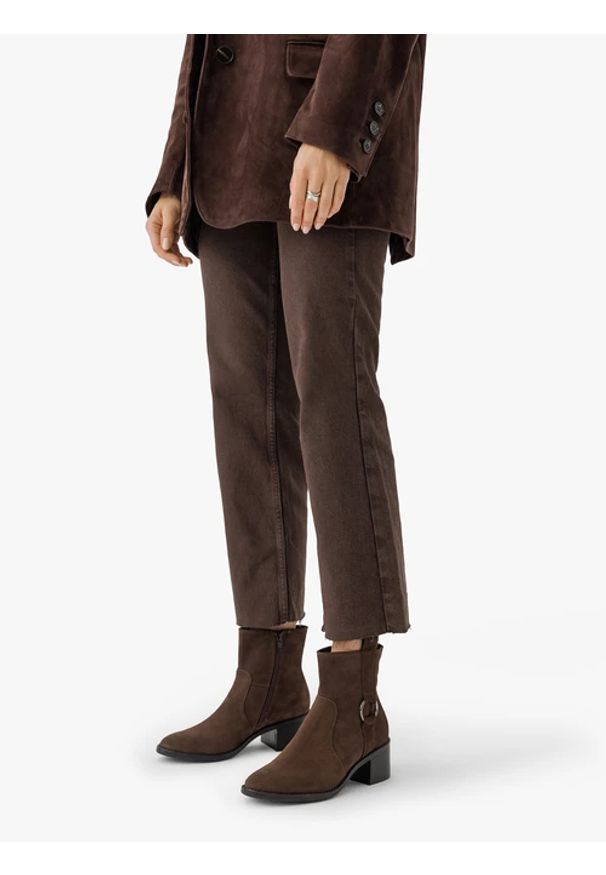 Ryłko - Brązowe botki z paskiem. Okazja: na co dzień. Nosek buta: okrągły. Zapięcie: pasek. Kolor: brązowy. Szerokość cholewki: normalna. Wysokość cholewki: za kostkę. Materiał: skóra, welur. Obcas: na obcasie. Styl: klasyczny, casual, elegancki, street. Wysokość obcasa: średni