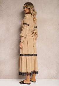 Renee - Beżowa Maxi Sukienka o Rozkloszowanym Kroju z Ozdobną Koronką i Mankietami Kante. Kolor: beżowy. Materiał: koronka. Wzór: koronka. Typ sukienki: rozkloszowane. Długość: maxi