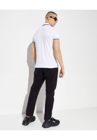 Versace Jeans Couture - VERSACE JEANS COUTURE - Biała koszulka polo. Typ kołnierza: polo. Kolor: biały. Materiał: bawełna #4