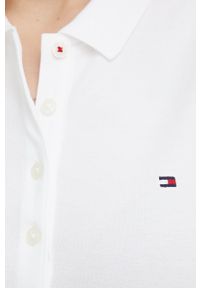 TOMMY HILFIGER - Tommy Hilfiger sukienka kolor biały midi prosta. Okazja: na co dzień. Kolor: biały. Materiał: bawełna, dzianina. Wzór: gładki. Typ sukienki: proste. Styl: casual. Długość: midi #6
