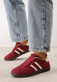 Born2be - Bordowe Sneakersy z Imitacji Zamszu na Płaskiej Podeszwie Memeriana. Kolor: czerwony. Materiał: zamsz. Szerokość cholewki: normalna. Obcas: na płaskiej podeszwie #1