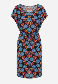 Born2be - Czarno-Niebieska Pudełkowa Sukienka z Wiskozy Wiązana Sznurkiem w Talii Tiamadine. Okazja: na co dzień, na randkę, na spotkanie biznesowe. Kolor: czarny. Materiał: wiskoza. Długość rękawa: krótki rękaw. Wzór: kwiaty. Styl: biznesowy, klasyczny, casual #5