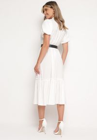 Born2be - Biała Koszulowa Sukienka z Krótkim Rękawem Zapinana na Guziki z Paskiem z Ekoskóry Xantantia. Typ kołnierza: dekolt w kształcie V. Kolor: biały. Długość rękawa: krótki rękaw. Wzór: aplikacja. Typ sukienki: koszulowe #2