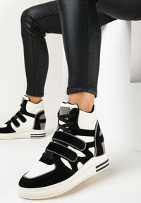 Born2be - Czarno-Białe Sznurowane Sneakersy na Ukrytym Koturnie Zapinane na Rzepy ze Wstawkami z Ekozamszu Ramhel. Zapięcie: rzepy. Kolor: czarny. Obcas: na koturnie