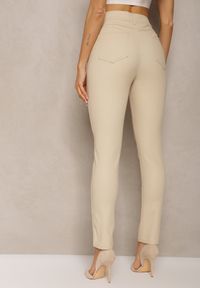 Renee - Jasnobeżowe Spodnie Skinny Push Up Zilli. Kolekcja: plus size. Kolor: beżowy