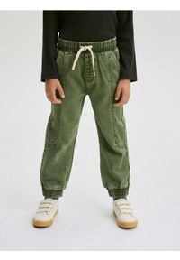 Reserved - Elastyczne jeansy jogger - zielony. Kolor: zielony