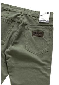 Wrangler - WRANGLER SPODNIE MĘSKIE TEXAS DUSTY OLIVE W121TA275. Stan: podwyższony. Materiał: materiał #6