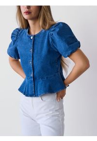 Reserved - Jeansowa bluzka z baskinką - niebieski. Kolor: niebieski. Materiał: jeans