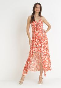 Born2be - Pomarańczowa Asymetryczna Sukienka Maxi na Regulowanych Ramiączkach w Kwiaty Dalit. Typ kołnierza: kołnierz z falbankami. Kolor: pomarańczowy. Długość rękawa: na ramiączkach. Wzór: kwiaty. Sezon: wiosna, lato. Typ sukienki: asymetryczne. Długość: maxi #1