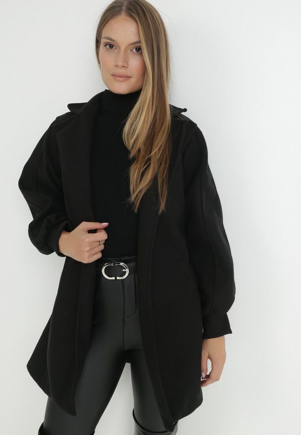 Born2be - Czarny Płaszcz z Wiązanym Paskiem i Bufiastym Rękawem Imgrucu. Typ kołnierza: kołnierzyk stójkowy. Kolor: czarny. Materiał: tkanina, jeans. Długość: długie. Sezon: wiosna, jesień