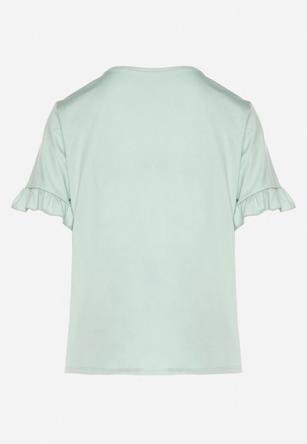 Born2be - Jasnozielona Bluzka z Dekoltem w Serek z Wiskozą Zdobiona Falbankami przy Rękawach Aliriva. Okazja: na co dzień. Typ kołnierza: dekolt w serek, kołnierz z falbankami. Kolor: zielony. Materiał: wiskoza. Wzór: aplikacja. Styl: elegancki, casual, klasyczny