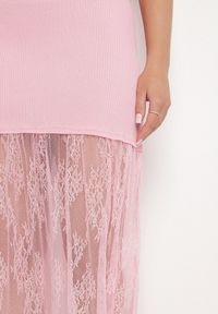 Born2be - Różowa Prążkowana Sukienka Koktajlowa Ozdobiona Koronką Sonalitea. Kolor: różowy. Materiał: prążkowany, koronka. Wzór: aplikacja, koronka. Styl: wizytowy #4