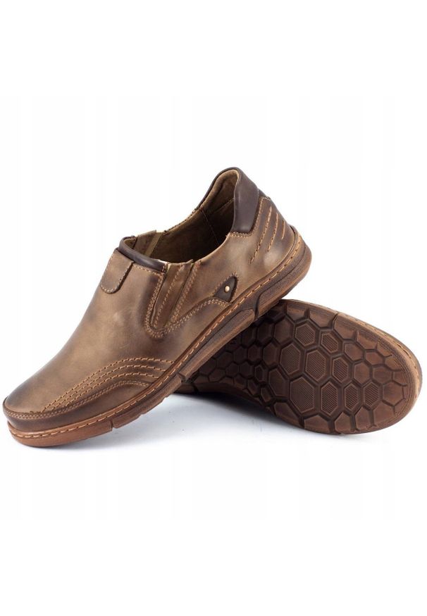 Polbut Buty męskie slip-on J51 brązowe. Zapięcie: bez zapięcia. Kolor: brązowy. Materiał: jeans, skóra. Sezon: jesień, wiosna. Styl: sportowy