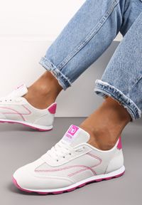 Renee - Biało-Różowe Buty Sportowe Deborrah. Wysokość cholewki: przed kostkę. Kolor: biały. Materiał: jeans, dresówka, materiał. Szerokość cholewki: normalna. Wzór: aplikacja. Obcas: na płaskiej podeszwie #5