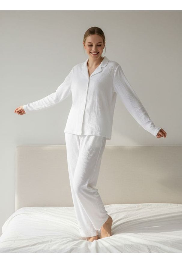 Sinsay - Jednolita piżama dwuczęściowa - biały. Kolor: biały. Wzór: jednolity