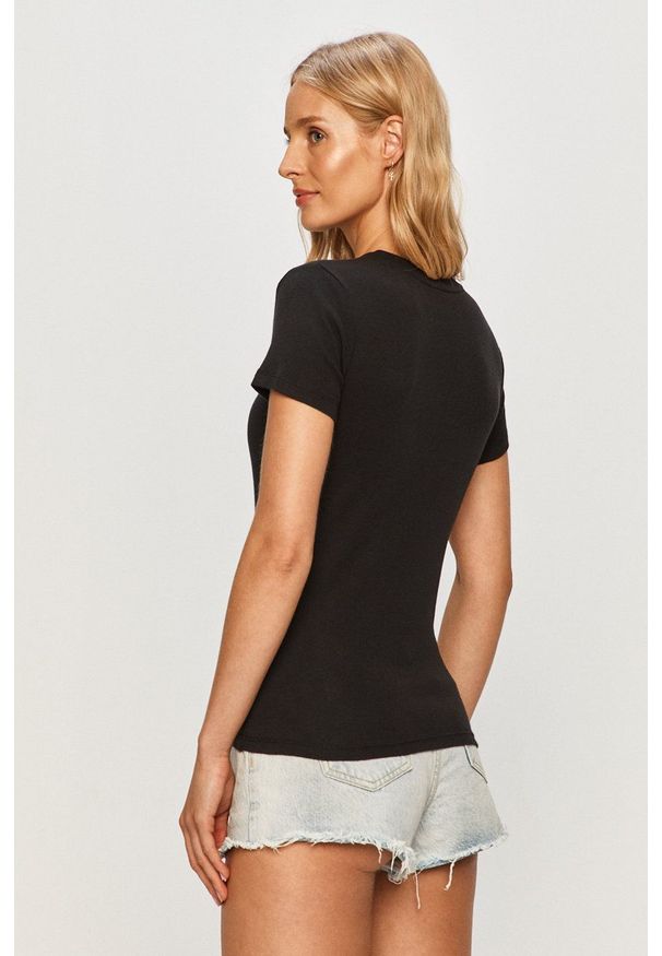 Levi's® - Levi's - T-shirt. Okazja: na spotkanie biznesowe. Kolor: czarny. Wzór: aplikacja. Styl: biznesowy