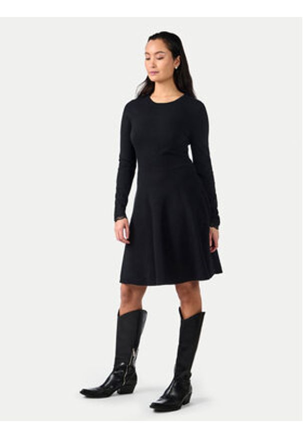 YAS Sukienka dzianinowa Becco 26011181 Czarny Regular Fit. Kolor: czarny. Materiał: syntetyk