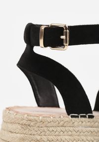 Born2be - Czarne Sandały VICES z Imitacji Zamszu na Niskim Koturnie z Plecionki Miralyn. Okazja: na co dzień, na imprezę. Zapięcie: pasek. Kolor: czarny. Materiał: zamsz. Sezon: lato. Obcas: na koturnie. Styl: casual, elegancki #7