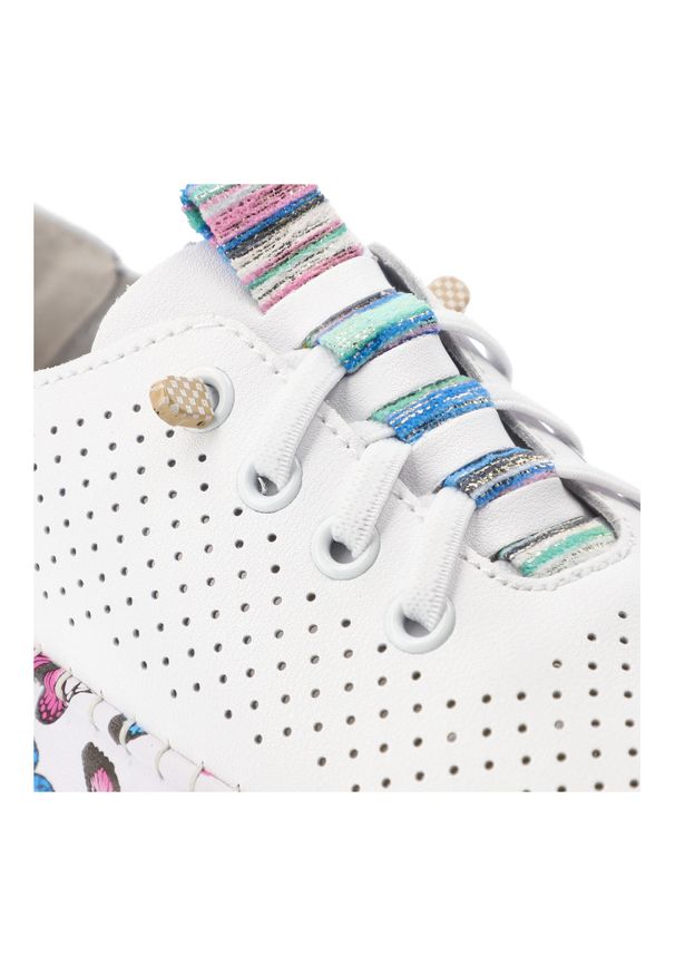 Półbuty damskie Artiker, cholewka ze skóry naturalnej z perforacją zapewniającą przewiewność klasyczne wiązanie lekka podeszwa, białe, 58C0440. Kolor: biały. Materiał: skóra. Szerokość cholewki: normalna