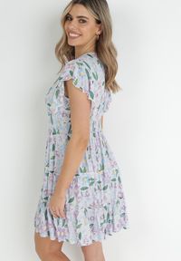 Born2be - Jasnofioletowa Sukienka Taliowana z Wiskozy w Kwiaty Adomisia. Kolor: fioletowy. Materiał: wiskoza. Wzór: kwiaty. Sezon: wiosna, lato #2