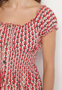 Born2be - Czerwona Sukienka z Bawełny Ozdobiona Guzikami i Bufiastymi Rękawami Ronaria. Okazja: na co dzień. Kolor: czerwony. Materiał: bawełna. Wzór: aplikacja. Sezon: wiosna, lato. Typ sukienki: sportowe. Styl: casual, sportowy, klasyczny #5